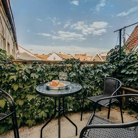 Spacious - 140 Square Meters Apartment, Vilnius City Centre Buitenkant foto